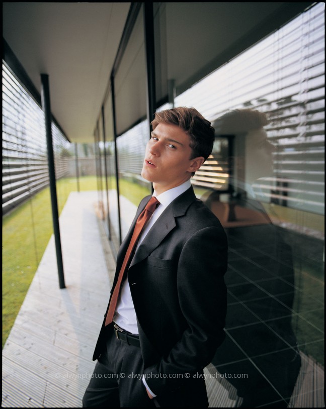 Mens_suits_editorial_Ollie_Tennent